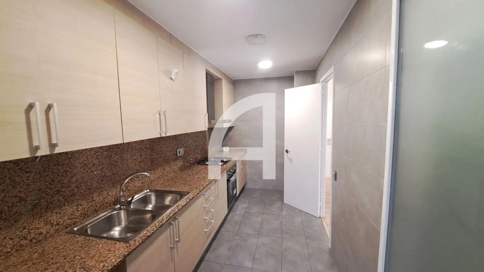 Cocina de Piso en venta en Terrassa con Calefacción y Terraza