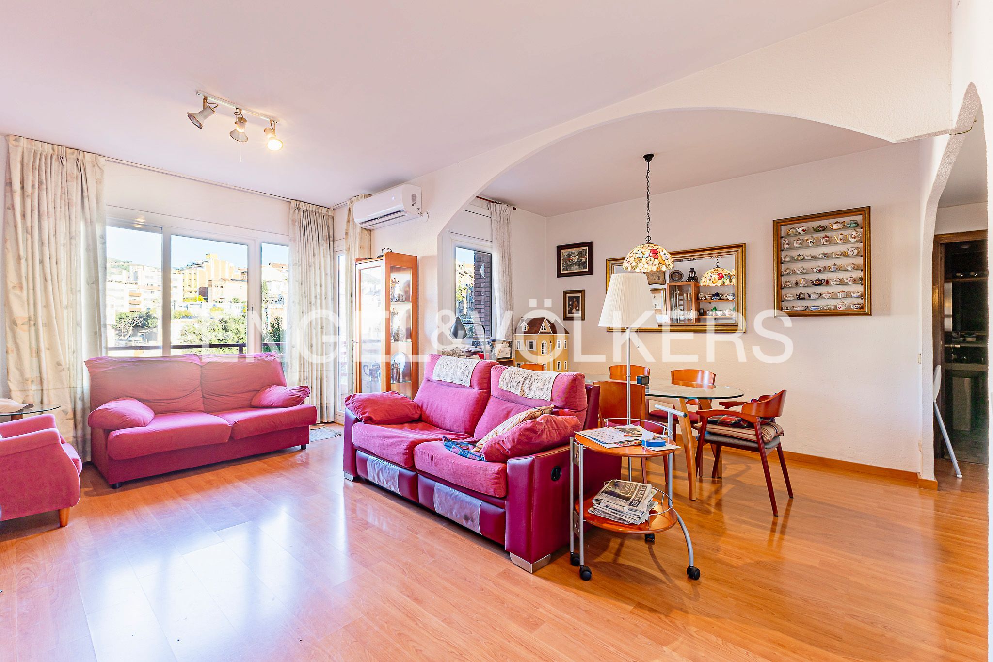 Vista exterior de Apartamento en venta en  Barcelona Capital con Calefacción, Piscina y Balcón