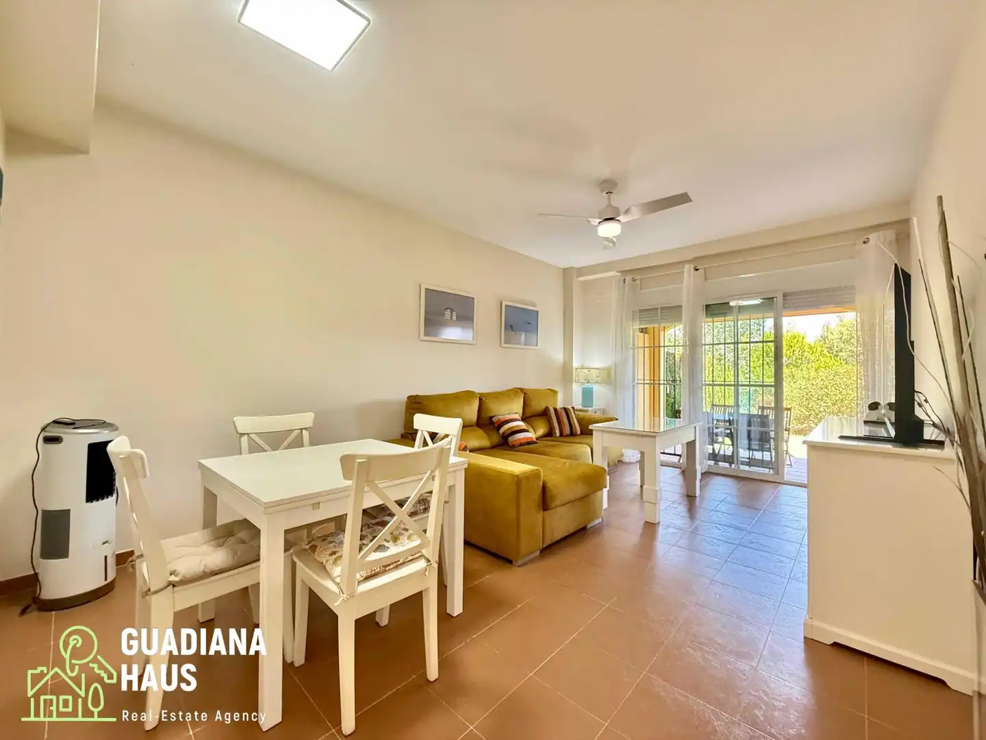 Wohnzimmer von Wohnungen zum Verkauf in Ayamonte mit Privatgarten, Terrasse und Gemeinschaftspool