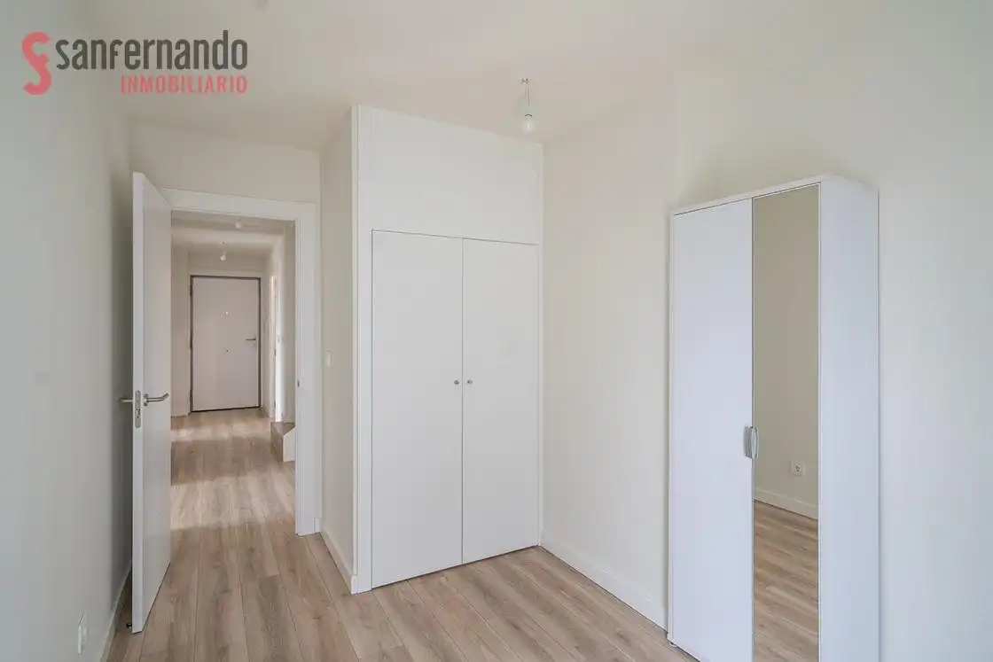 Habitación de Casa adosada en venta en Santa Cruz de Bezana con Calefacción, Jardín privado y Terraza