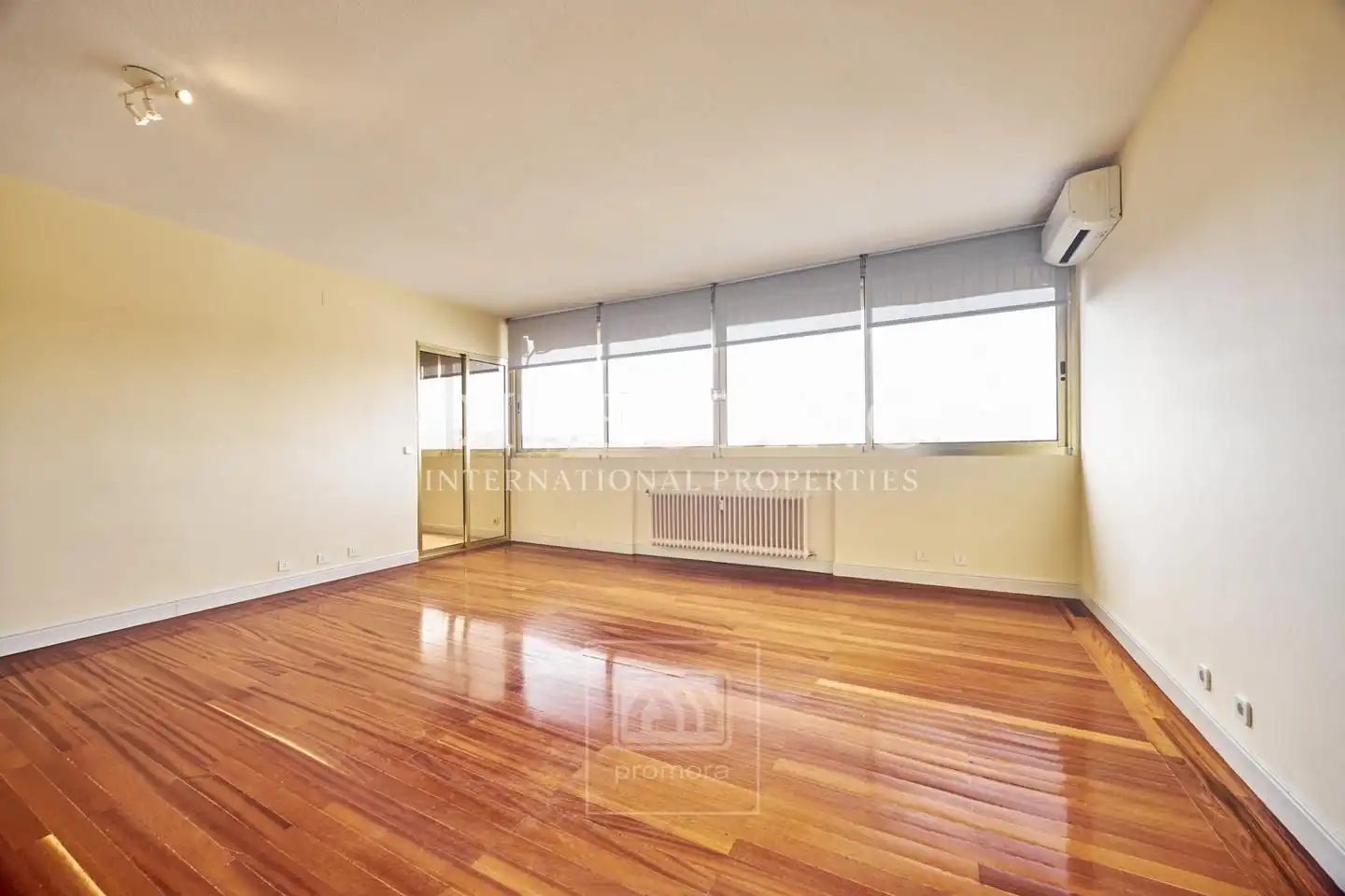 Exterior view of Flat for sale in Madrid  with Air Conditioner, Heating and Parquet flooring