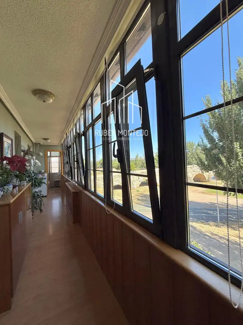 Außenansicht von Einfamilien-Reihenhaus zur Miete in Salamanca mit Heizung, Terrasse und Abstellraum