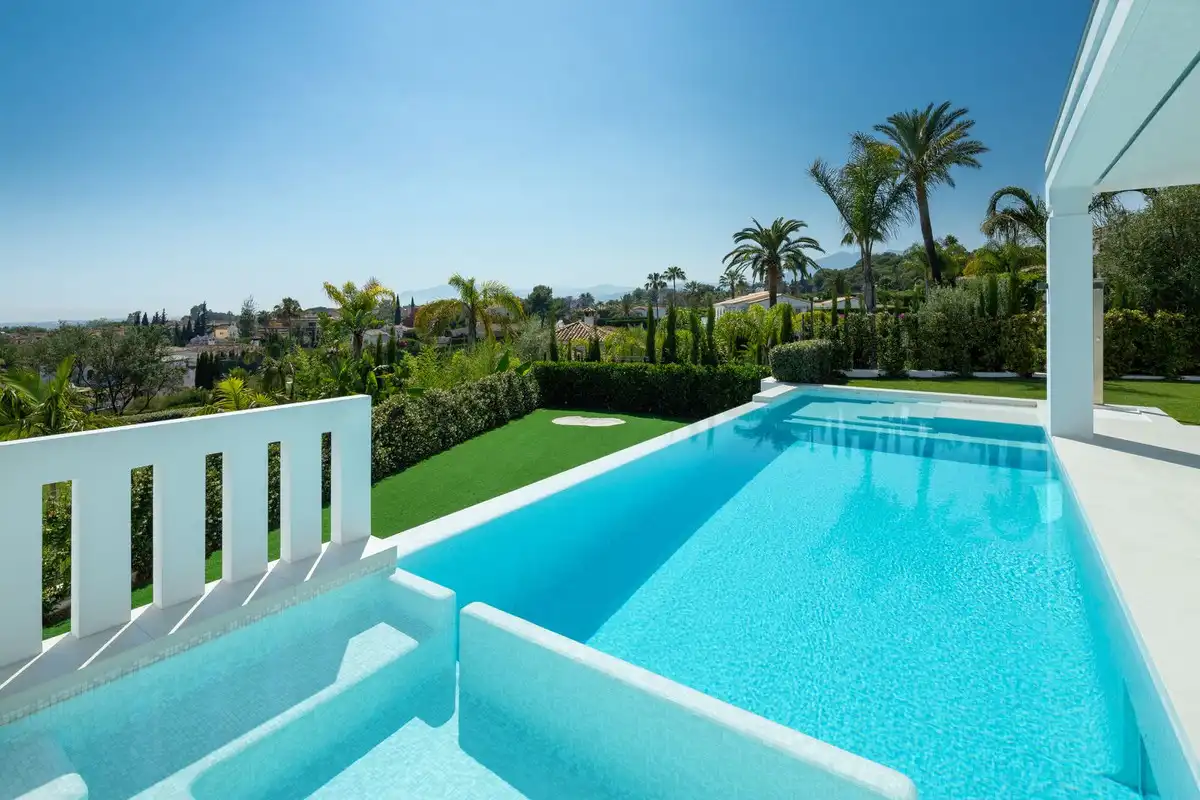 Piscina de Casa o xalet en venda en Marbella amb Jardí privat, Terrassa i Piscina