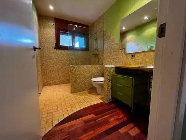 Baño de Casa o chalet en venta en Bescanó con Calefacción, Jardín privado y Parquet