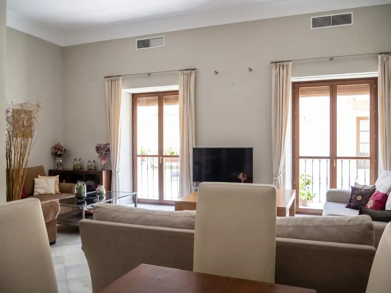 Living room of Flat for sale in Sevilla  with Air Conditioner, Terrace and Furnished