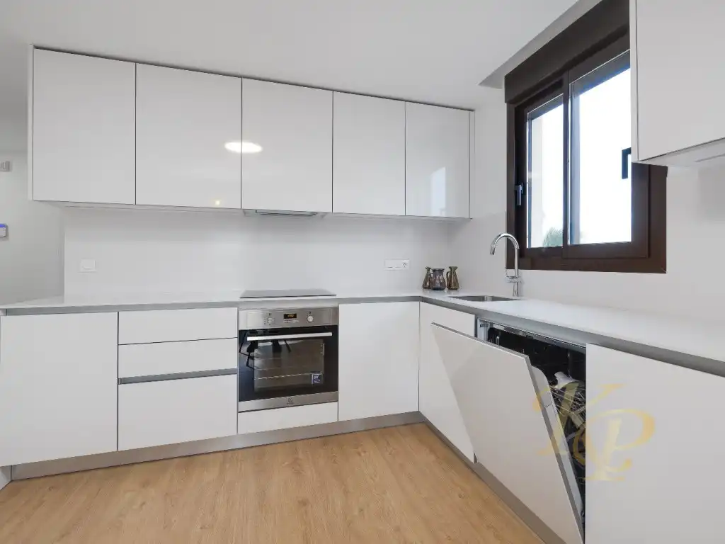 Cuina de Apartament en venda en Orihuela amb Aire condicionat i Jardí privat