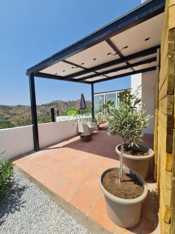 Terrasse von Geschaftsraum zum Verkauf in Cómpeta mit Klimaanlage