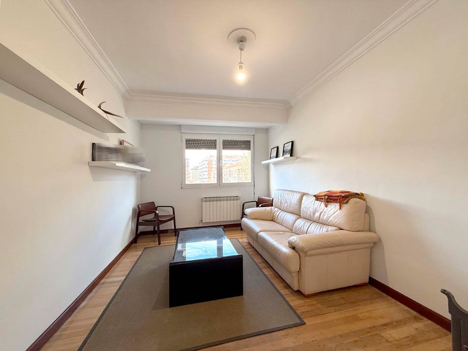 Sala d'estar de Pis en venda en Vitoria - Gasteiz amb Calefacció, Parquet i Terrassa