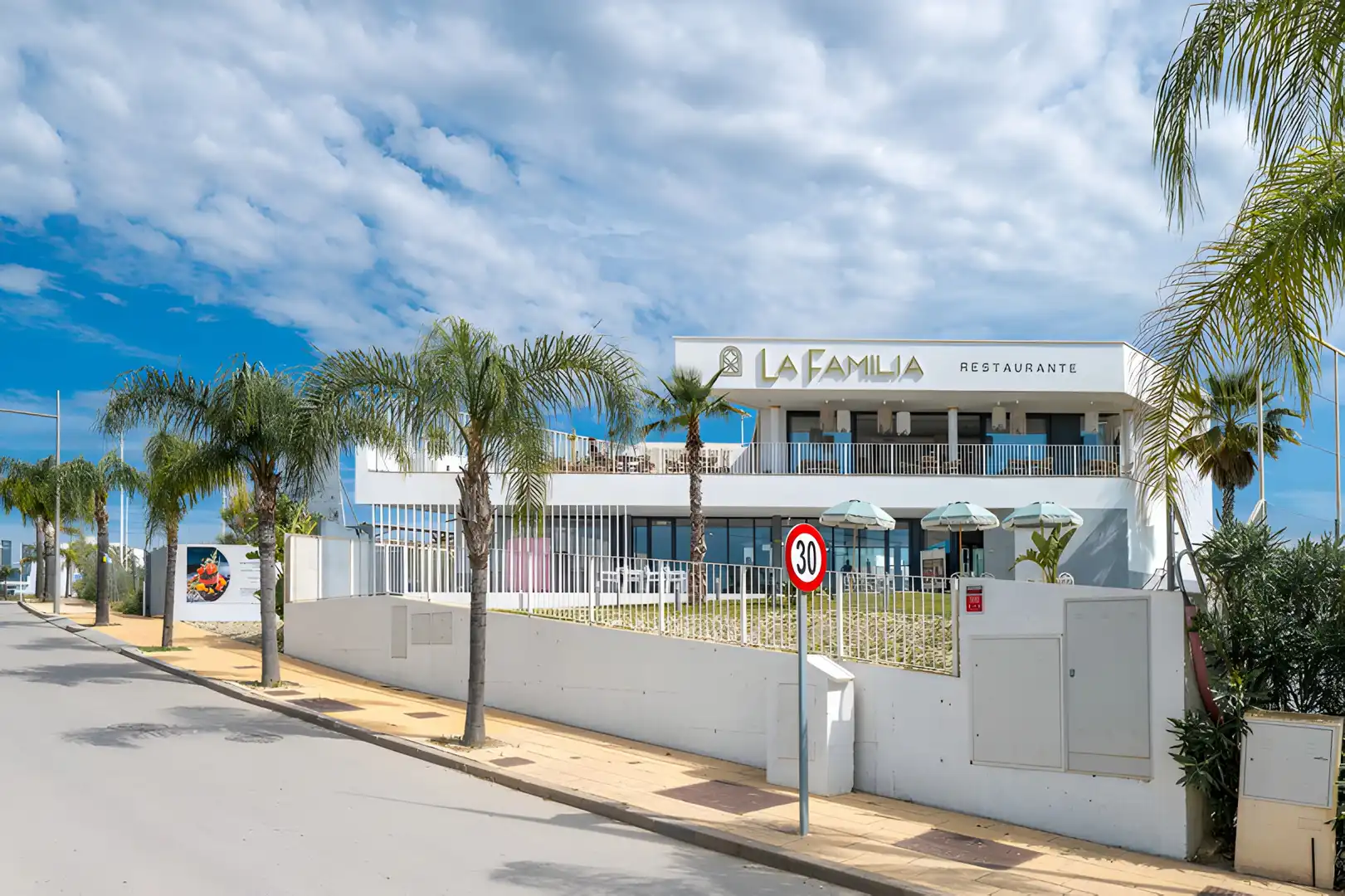 Casa adosada en venda en Estepona amb Aire condicionat, Terrassa i Piscina
