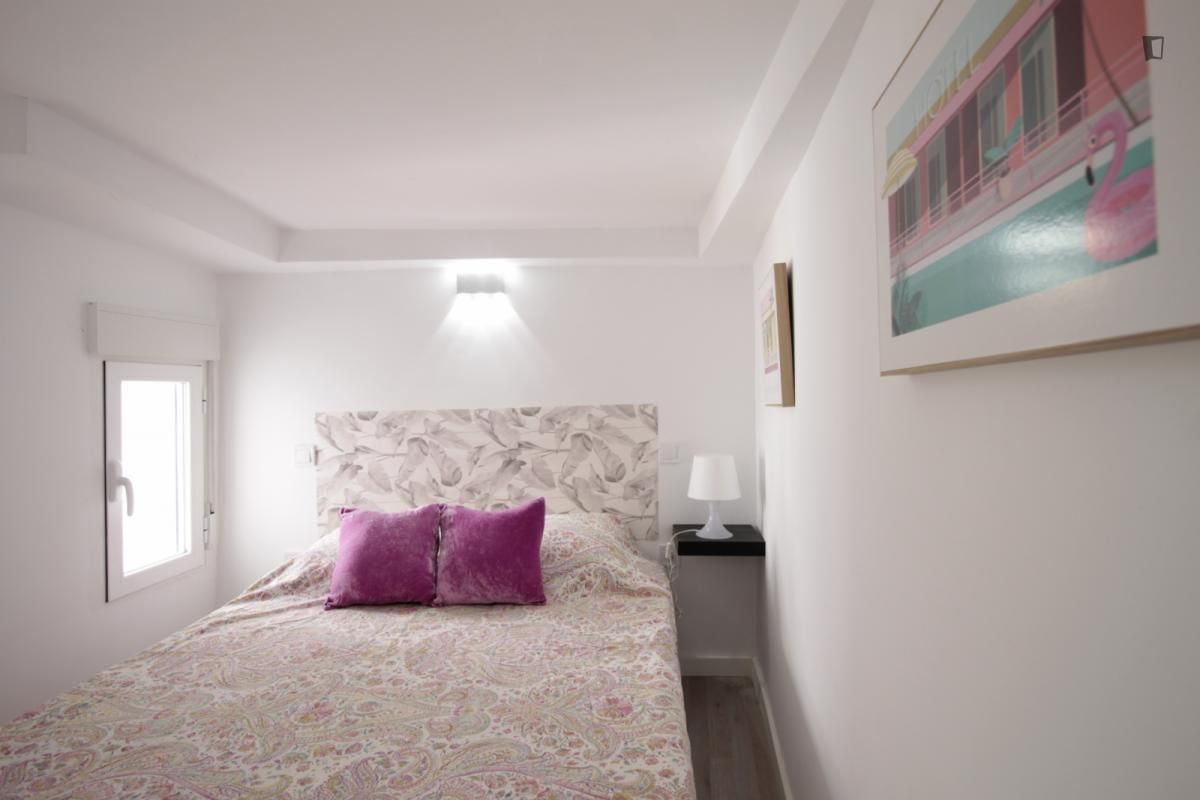 Study to rent in Zofio