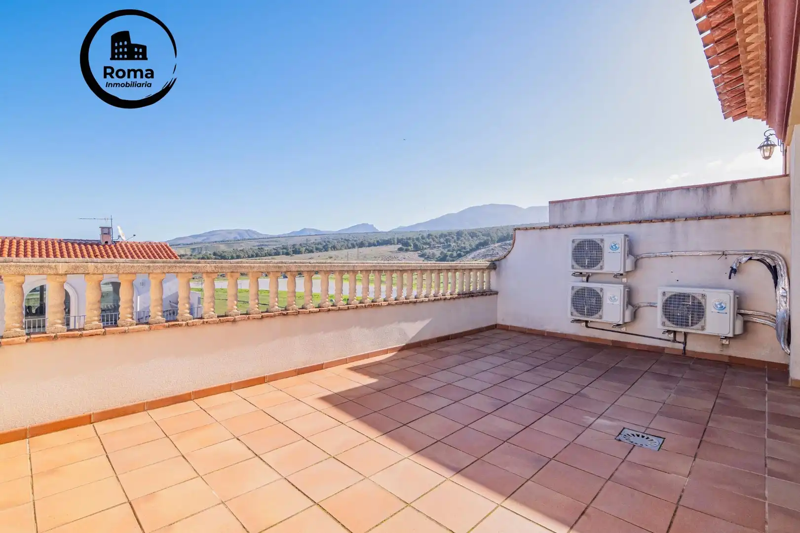 Terraza de Casa adosada en venta en La Zubia con Aire acondicionado, Calefacción y Piscina