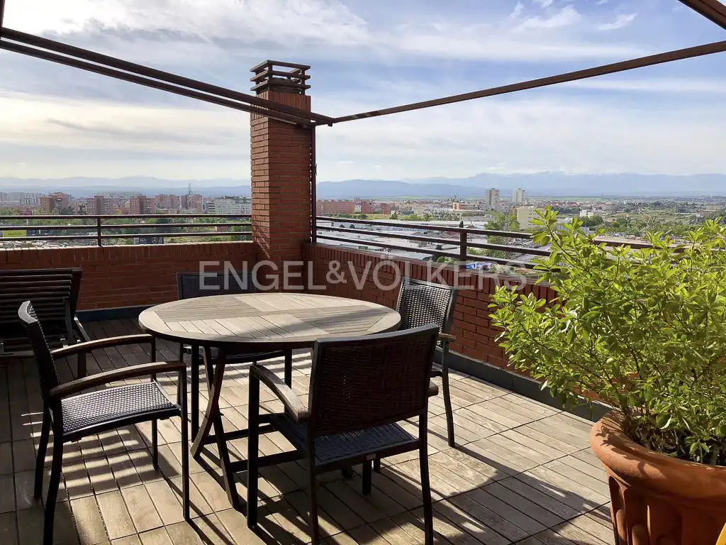 Terraza de Ático en venta en  Madrid Capital con Aire acondicionado, Calefacción y Jardín privado