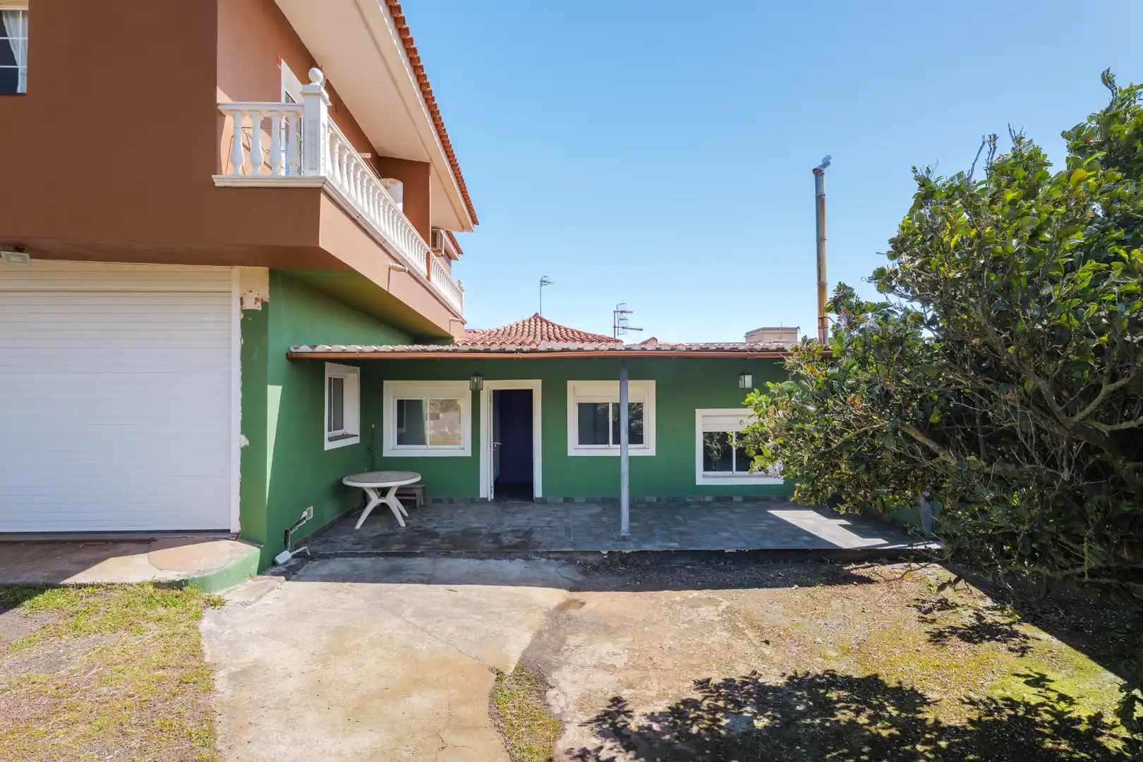 Vista exterior de Casa o xalet en venda en El Rosario amb Jardí privat, Terrassa i Forn