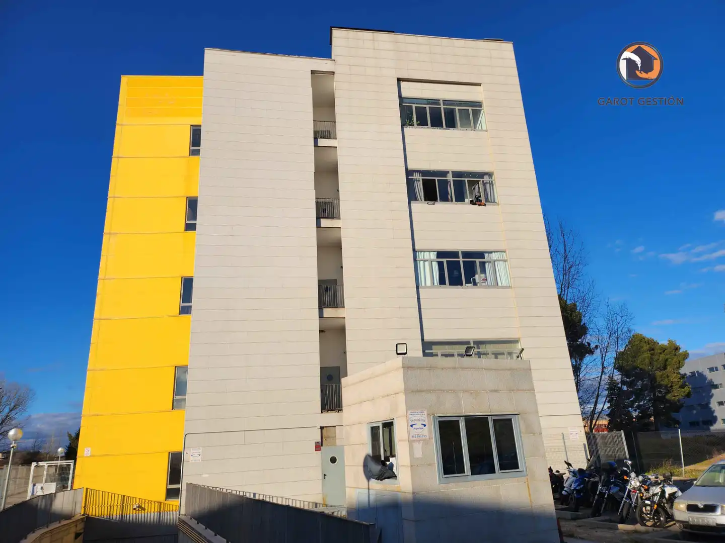 Vista exterior de Estudi en venda en Guadalajara amb Aire condicionat, Calefacció i TV