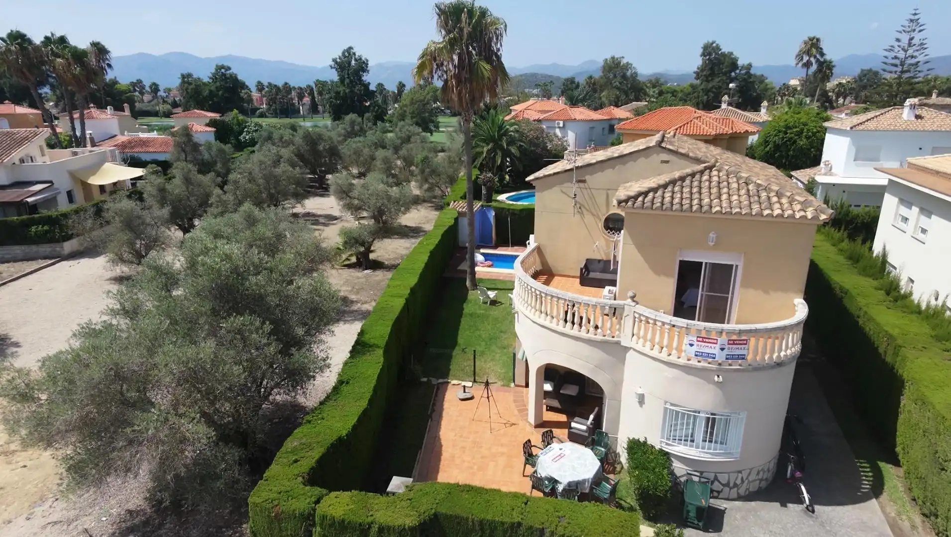 Vista exterior de Casa o xalet en venda en Oliva amb Aire condicionat, Calefacció i Jardí privat