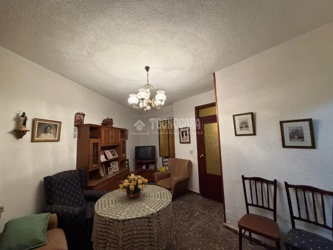 Wohnzimmer von Einfamilien-Reihenhaus zum Verkauf in Mengíbar