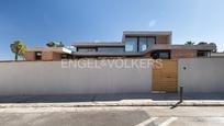 Vista exterior de Casa o xalet en venda en L'Eliana amb Aire condicionat, Terrassa i Piscina