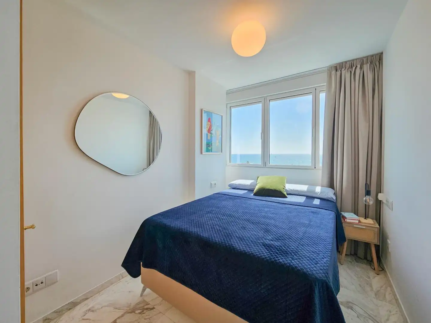 Schlafzimmer von Wohnung zum Verkauf in Barcelona mit Klimaanlage, Heizung und Balkon