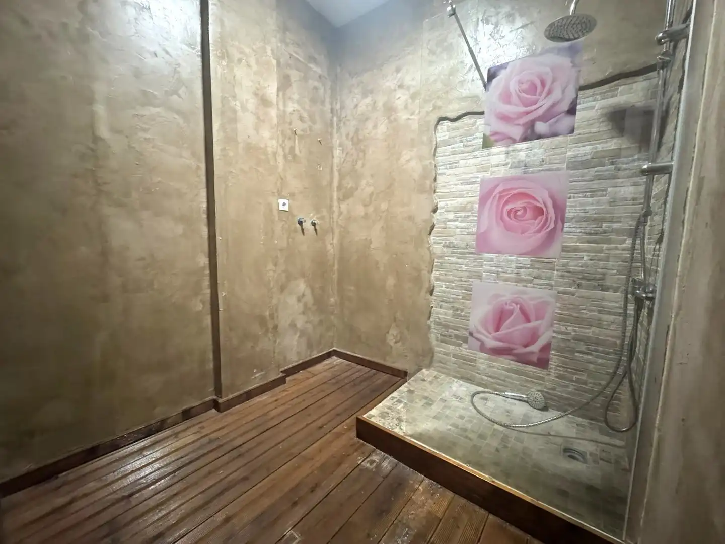 Bathroom of Commercial properties for rent in León Capital   with Parquet flooring