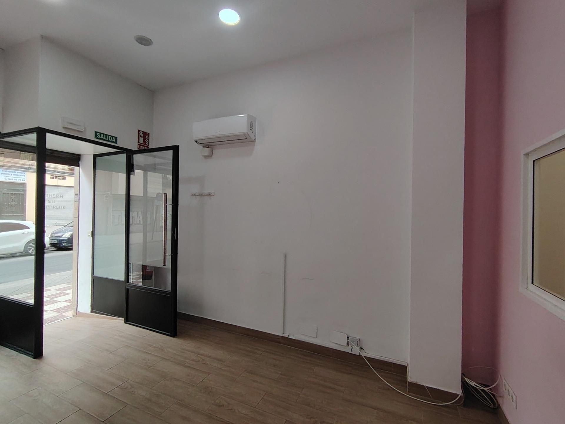 Premises to rent in  Granada Capital  with Air Conditioner
