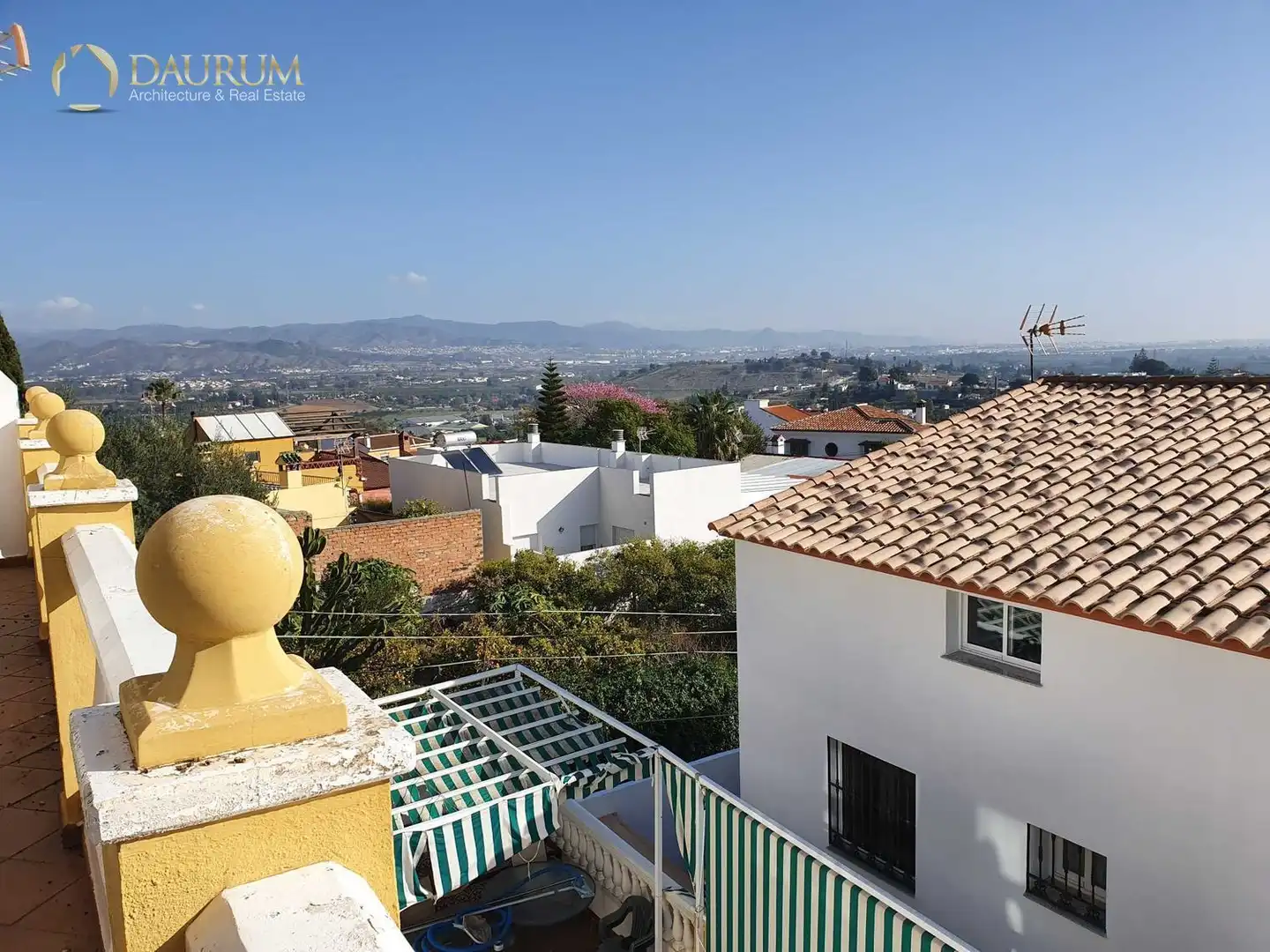 Vista exterior de Casa o chalet en venta en Alhaurín de la Torre con Aire acondicionado, Terraza y Trastero