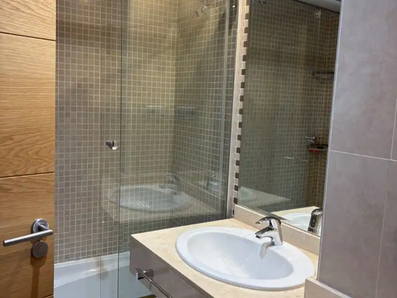 Bathroom of Flat for sale in  Granada Capital  with Air Conditioner, Terrace and Swimming Pool