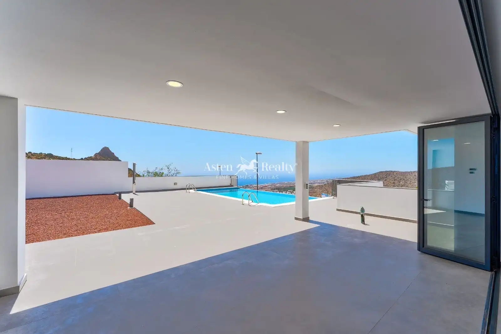 Vista exterior de Casa o xalet en venda en Adeje amb Aire condicionat, Calefacció i Jardí privat