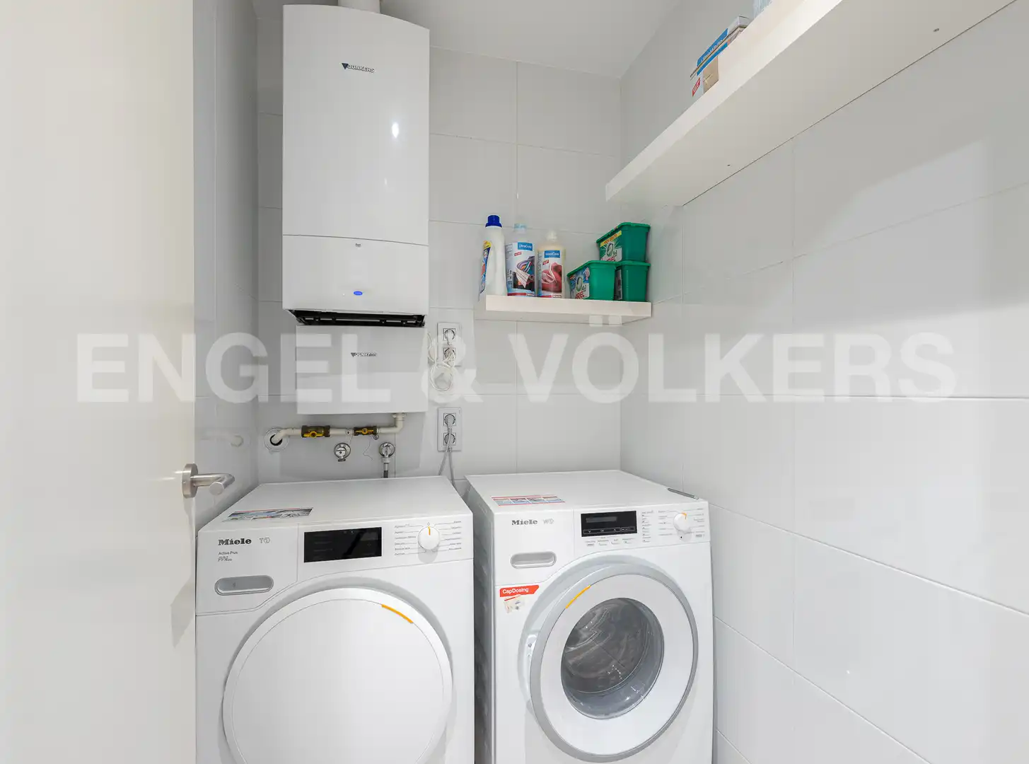 Badezimmer von Dachboden zum Verkauf in Barcelona mit Klimaanlage, Heizung und Parkett