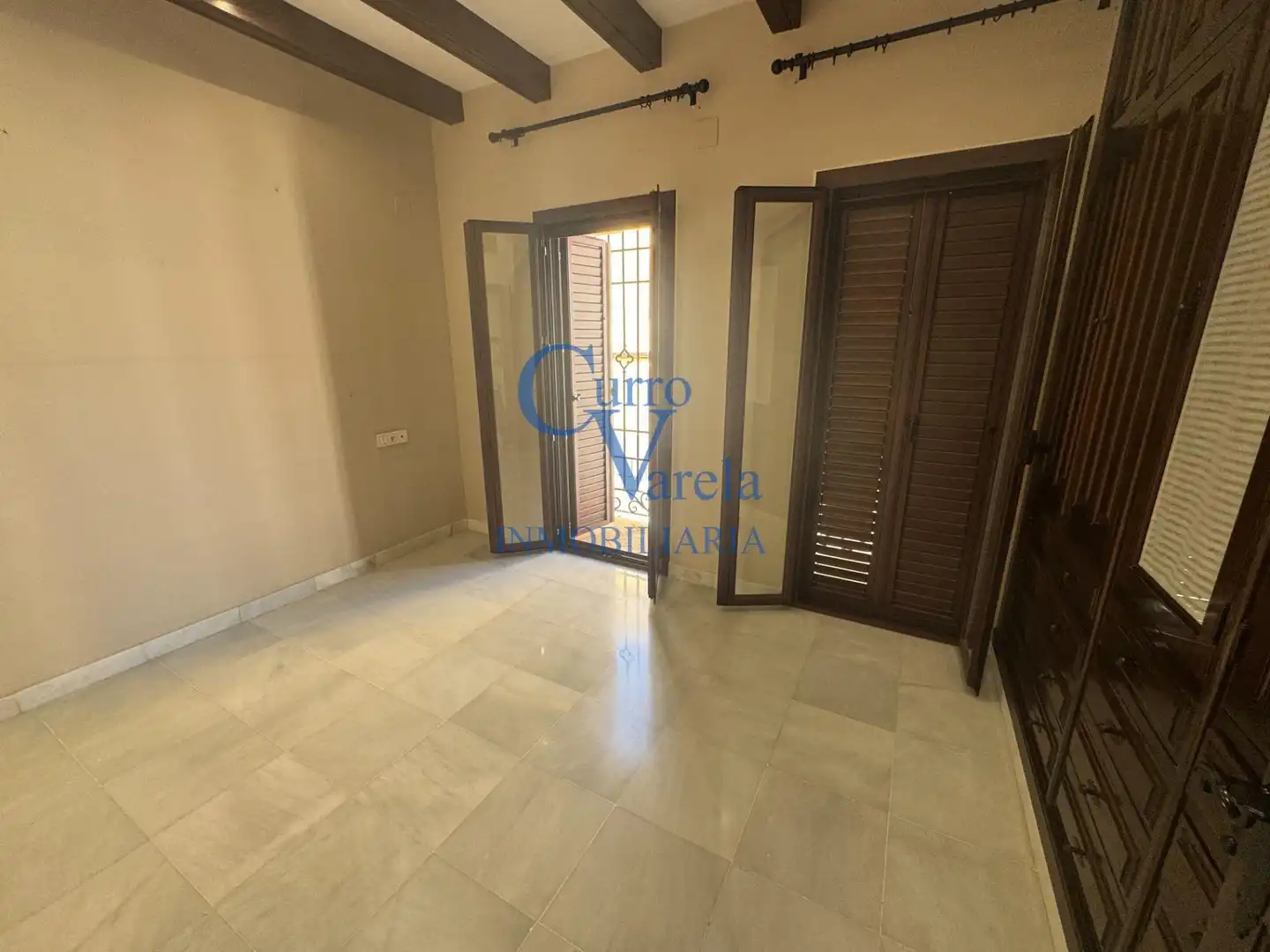 Houses for sale in Dos Hermanas  with Air Conditioner, Heating and Storage room