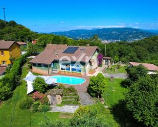 Vista exterior de Casa o xalet en venda en Langreo amb Calefacció, Jardí privat i Piscina