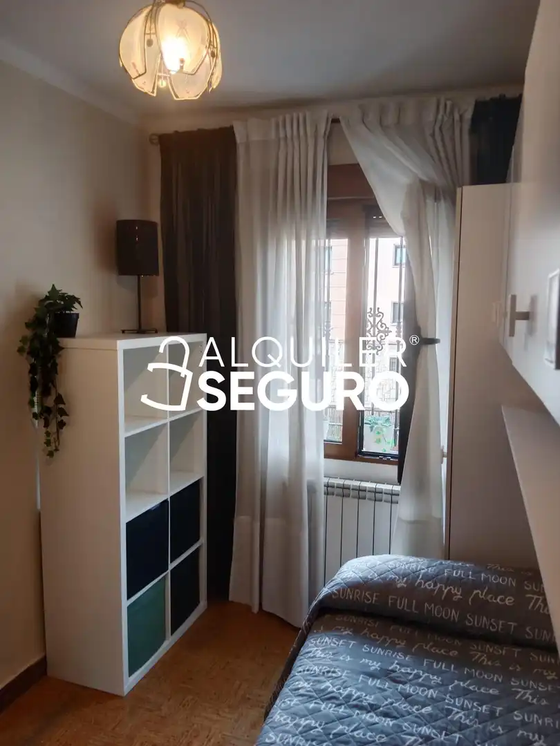 Schlafzimmer von Wohnung zur Miete in Oviedo  mit Heizung, Terrasse und Möbliert