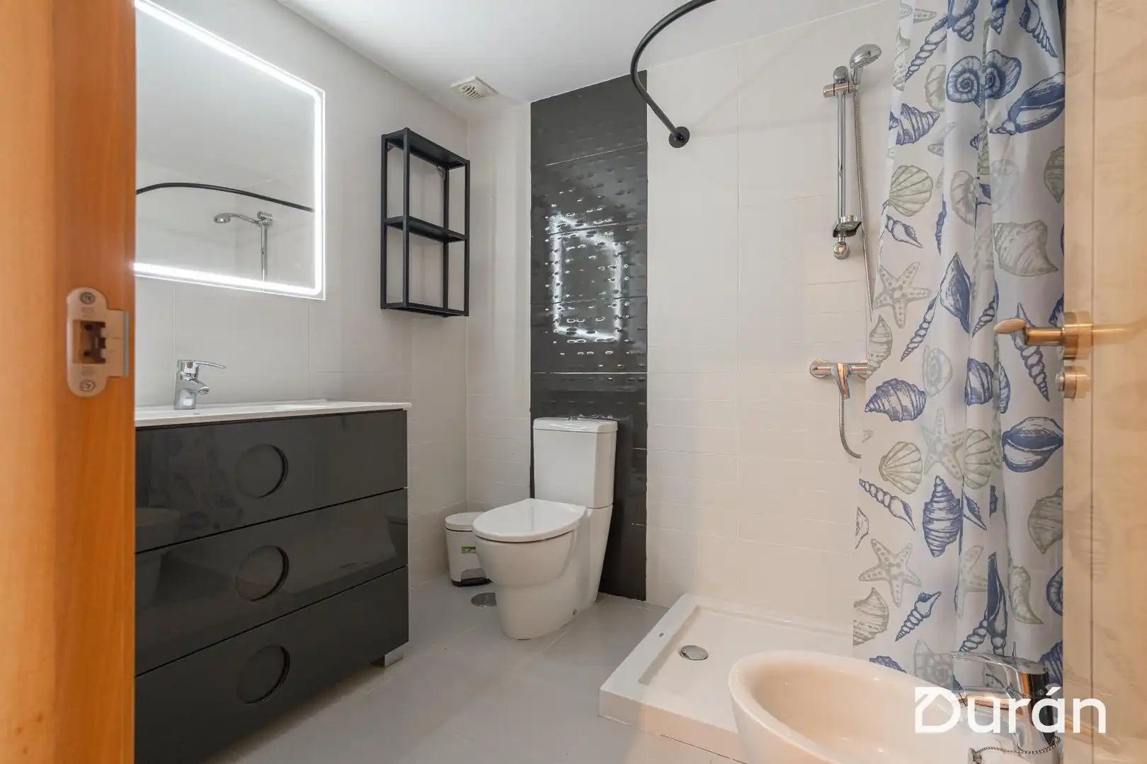 Bathroom of Flat for sale in El Ejido  with Parquet flooring, Terrace and Furnished