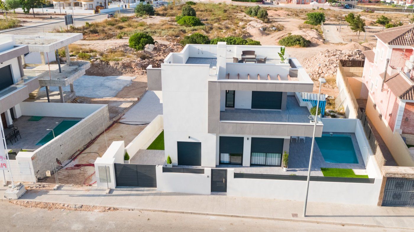 Vista exterior de Casa o xalet en venda en Los Montesinos amb Jardí privat i Terrassa
