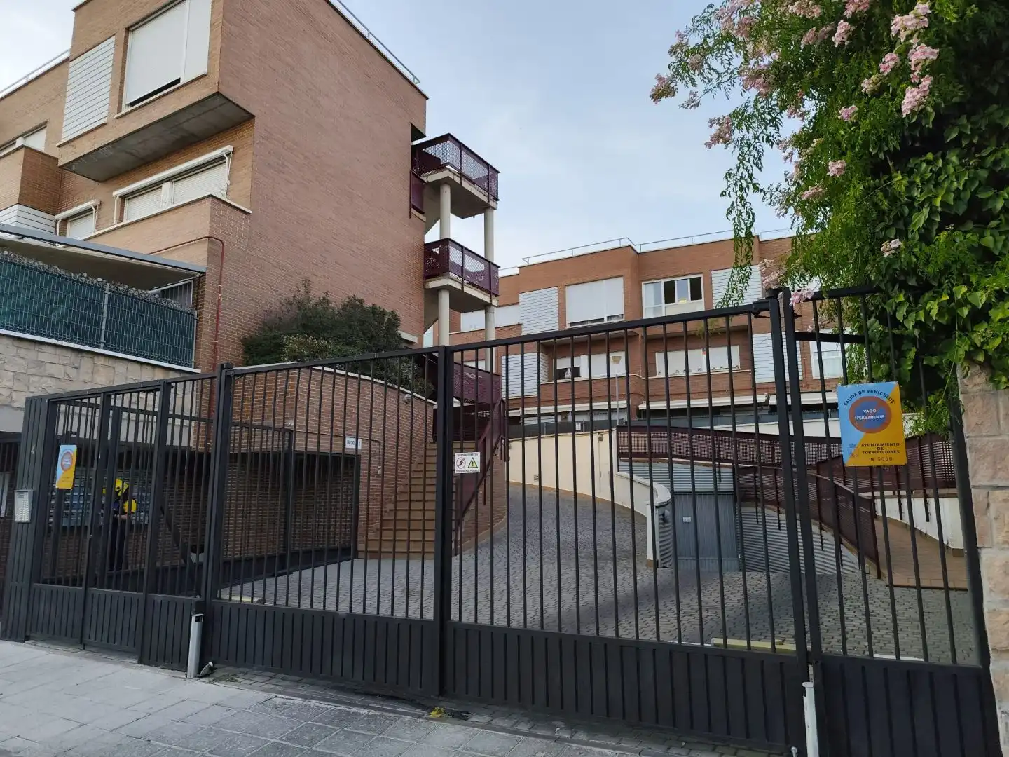 Exterior view of Flat for sale in Centro Comercial - Hospital
