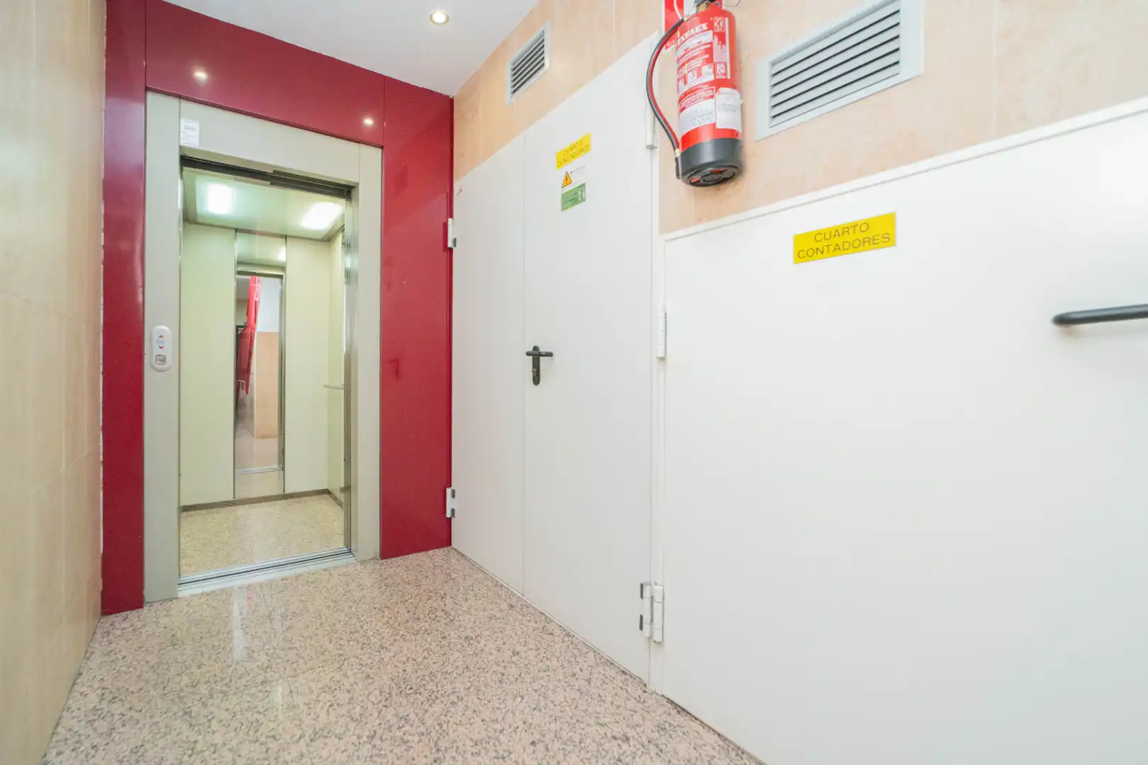 Flat with lift for sale in Calle Hogar 68, imagen 19