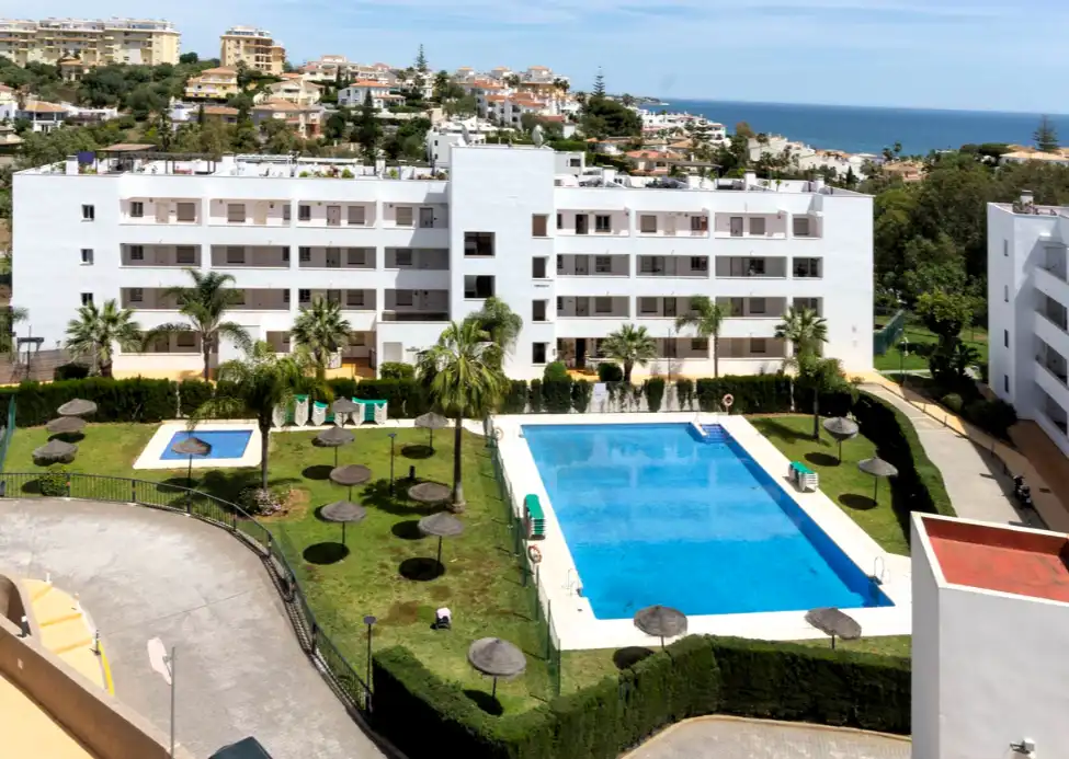 Vista exterior de Apartament en venda en Mijas amb Aire condicionat, Terrassa i Moblat