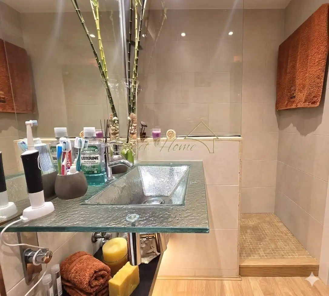 Bathroom of Flat for sale in Montgat  with Air Conditioner, Heating and Parquet flooring
