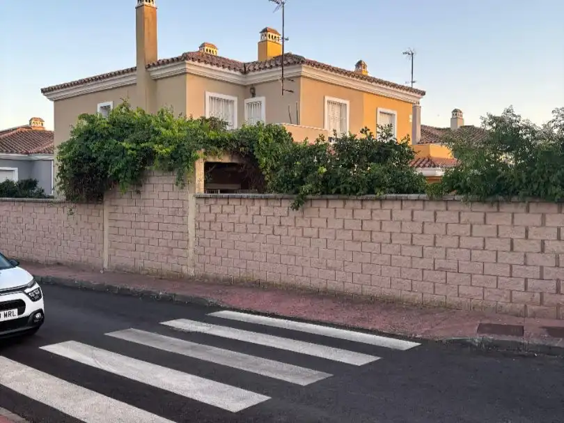 Vista exterior de Casa o chalet en venta en Los Barrios con Jardín privado, Terraza y Trastero