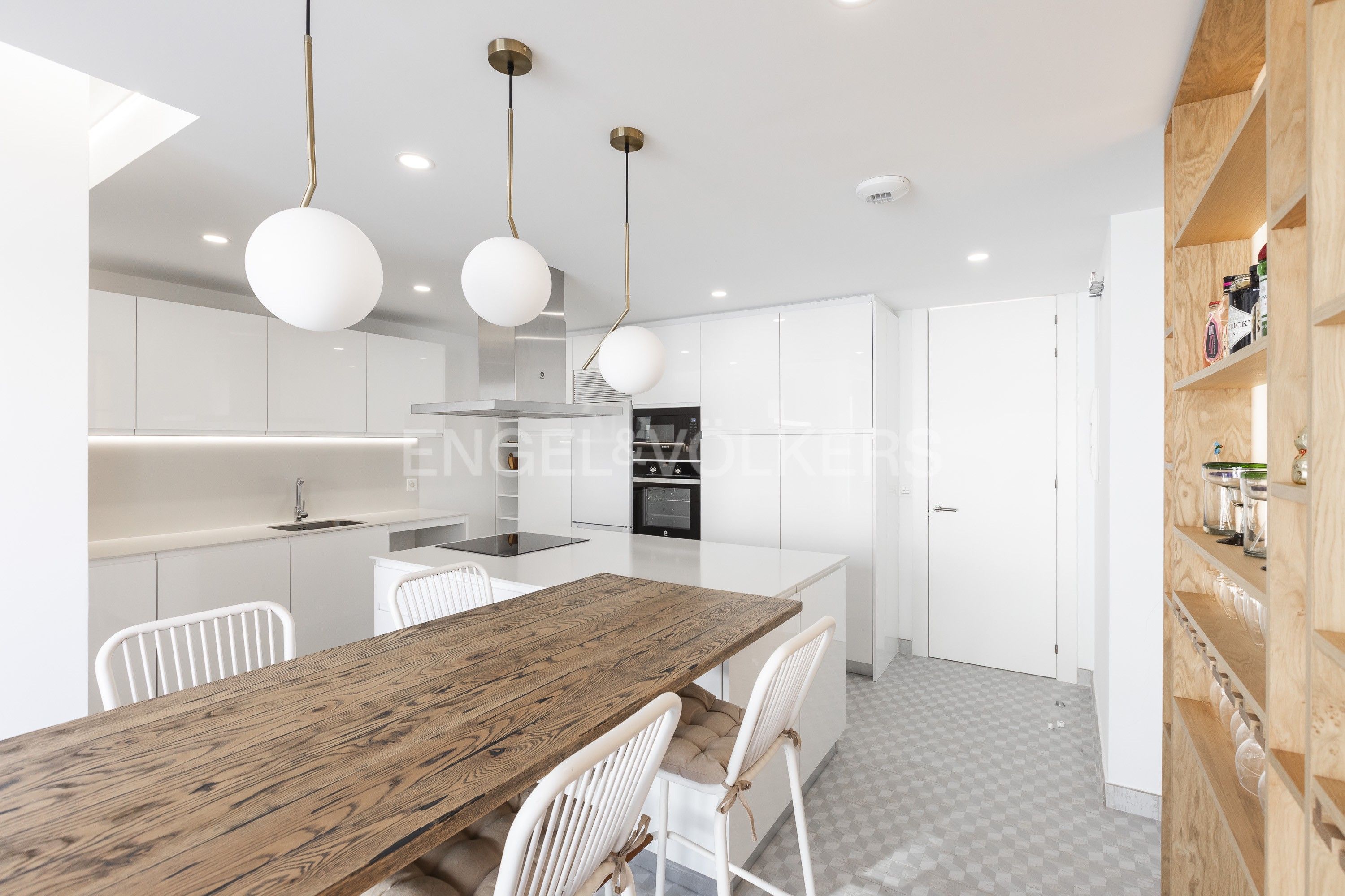 Cuina de Apartament en venda en  Madrid Capital amb Aire condicionat, Calefacció i Jardí privat