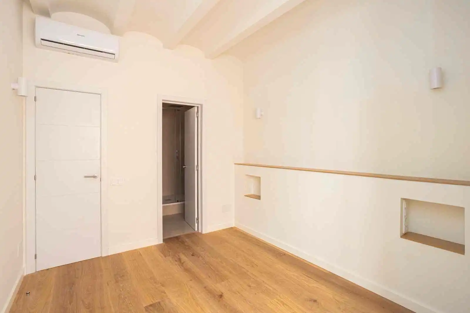 Habitación de Piso en venta en Barcelona con Parquet y Balcón