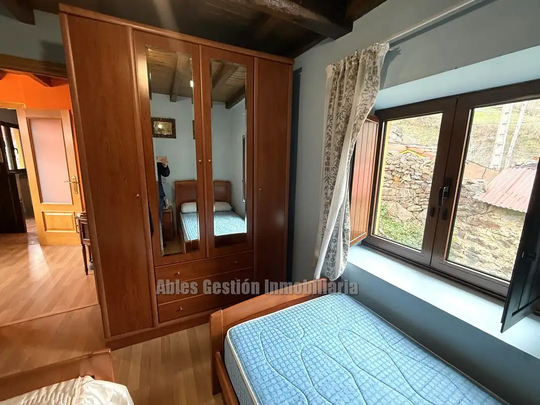 Schlafzimmer von Haus oder Chalet zum Verkauf in Quirós mit Heizung und Abstellraum