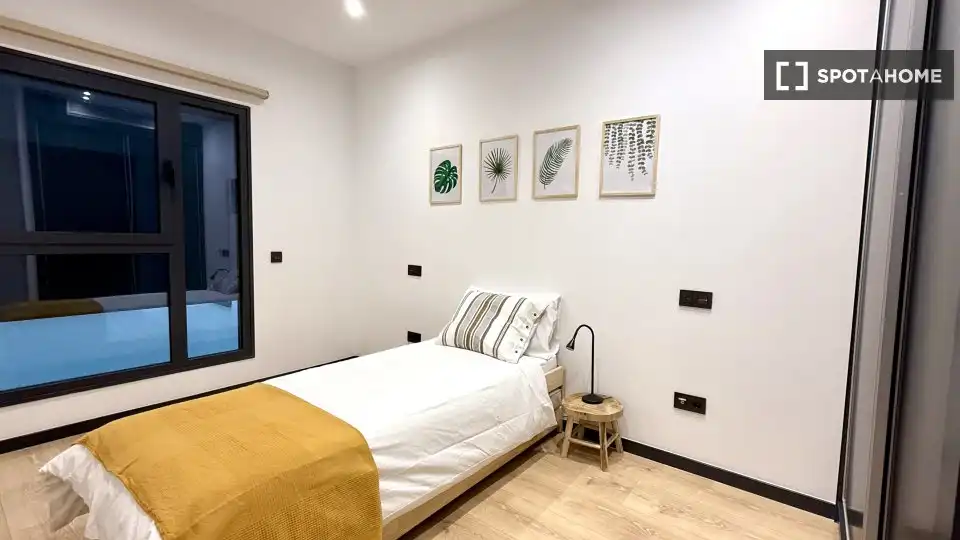 Bedroom of Apartments for share in Las Palmas de Gran Canaria  with Air Conditioner, Heating and Terrace
