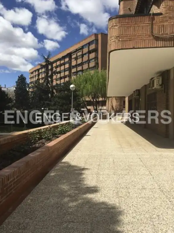 Vista exterior de Pis de lloguer en Madrid amb Aire condicionat, Calefacció i Jardí privat