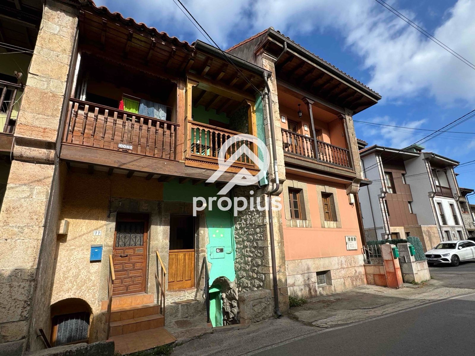 Vista exterior de Casa o xalet en venda en Llanes amb Calefacció, Terrassa i Traster