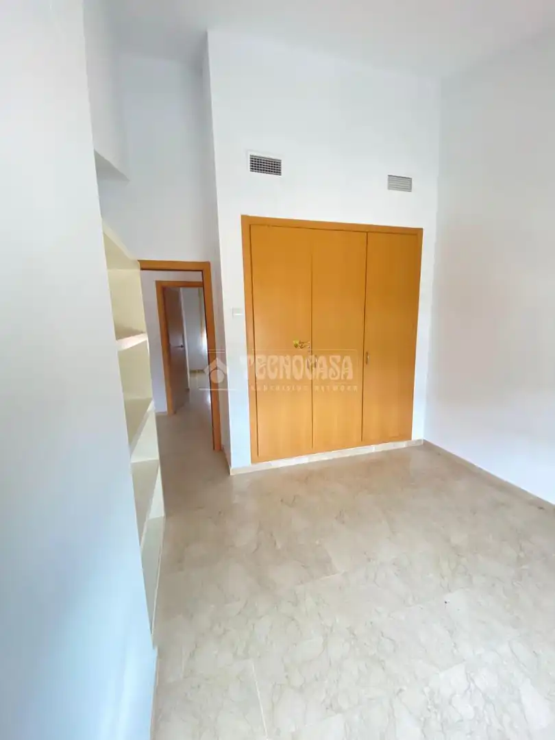 Habitación de Piso en venta en Sanlúcar la Mayor con Aire acondicionado y Amueblado