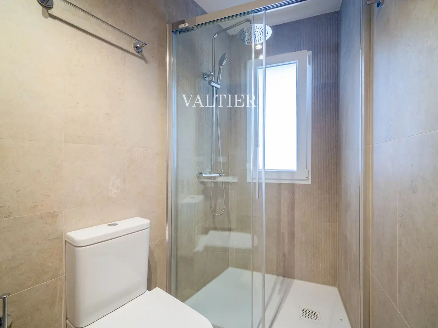 Bathroom of Flat for rent in Madrid  with Terrace and Furnished