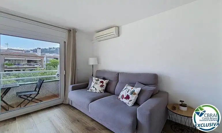 Living room of Flat for sale in Roses  with Heating, Terrace and Furnished
