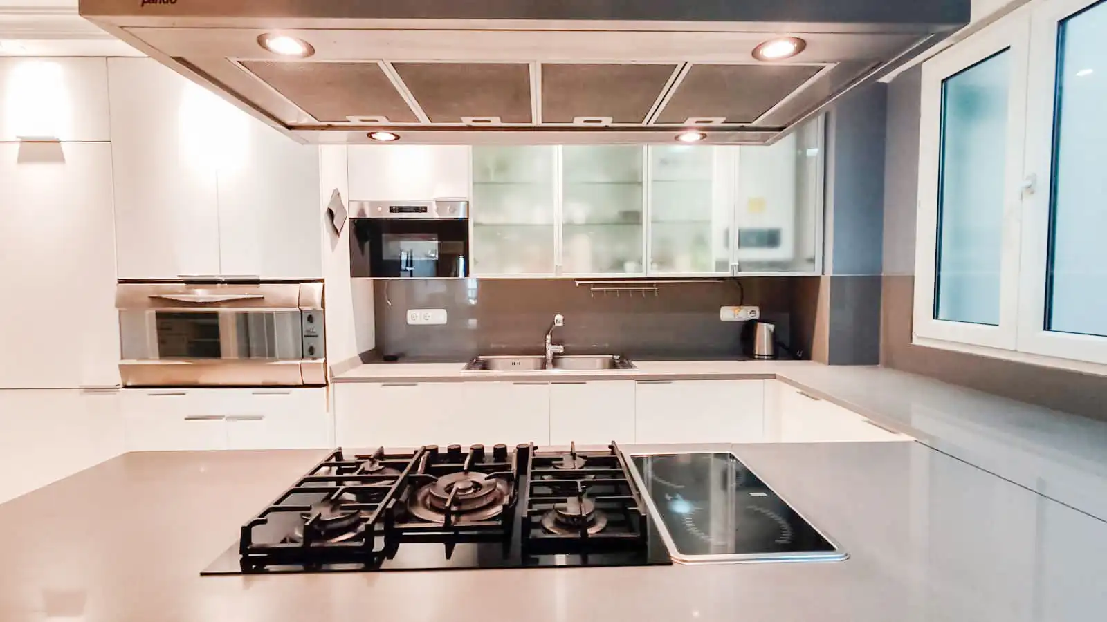 Cocina de Piso en venta en Donostia - San Sebastián  con Calefacción, Balcón y Alarma