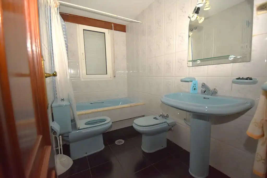 Bathroom of Flat for sale in Noia, A Coruña