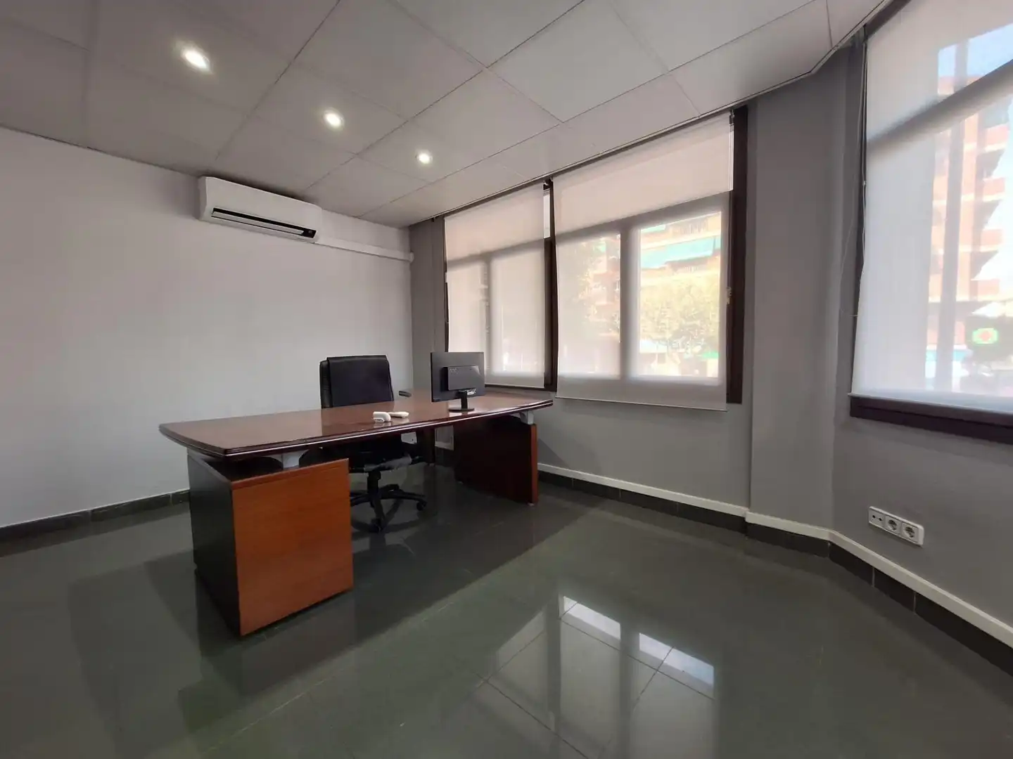 Office for rent in Barberà del Vallès  with Air Conditioner, Heating and Storage room